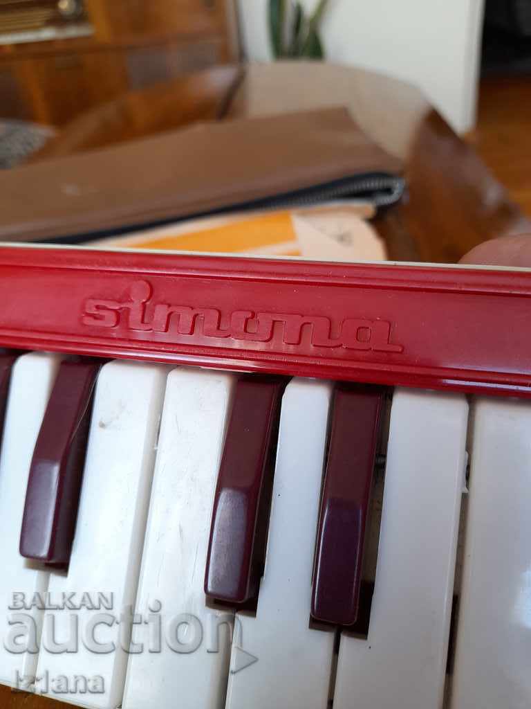 Delivery of Old children's viola Simona Delivery of Old children's viola Simona