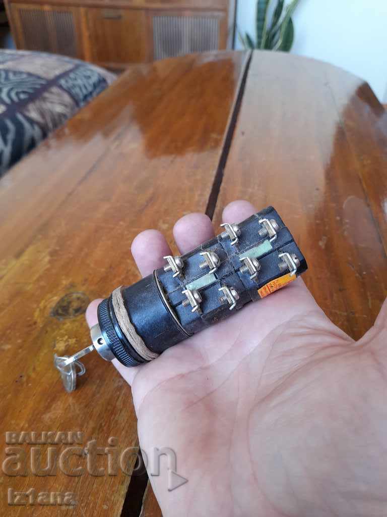 Auction Old secret button, switch BT 504 Auction Old secret button, switch BT 504