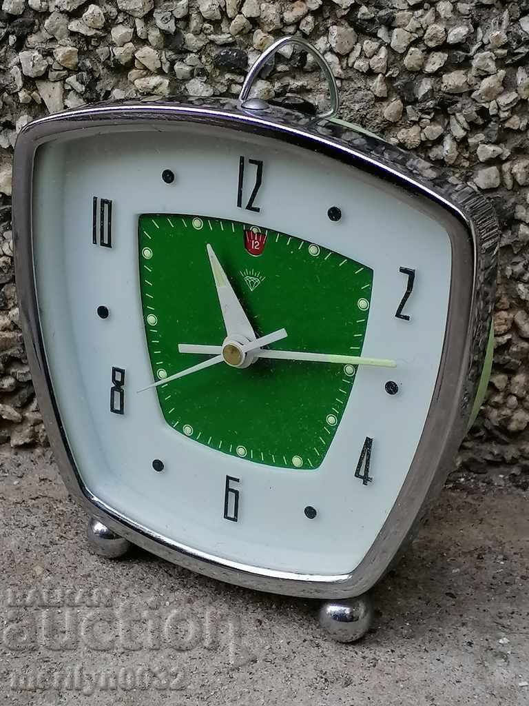 An old Chinese clock, an alarm clock - the 80's of the twentieth century with price 33.00 BGN | € 16.87 An old Chinese clock, an alarm clock - the 80's of the twentieth century with price 33.00 BGN | € 16.87