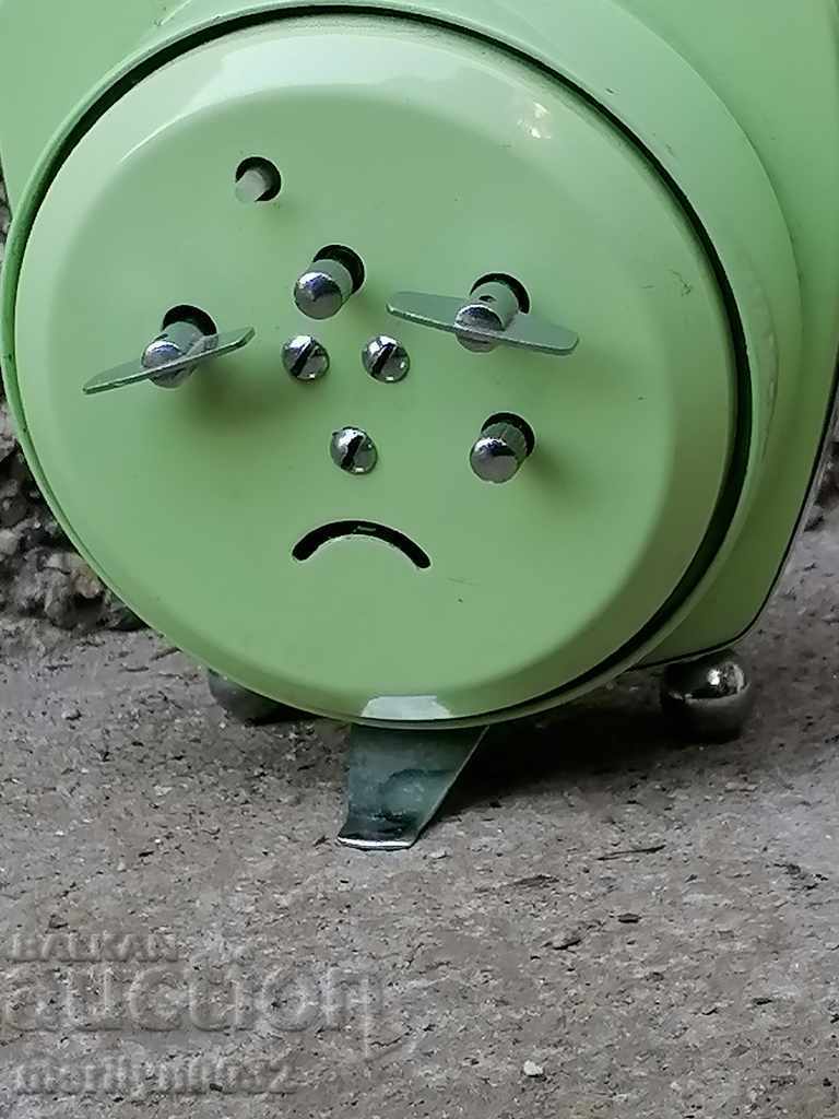 Auction An old Chinese clock, an alarm clock - the 80's of the twentieth century Auction An old Chinese clock, an alarm clock - the 80's of the twentieth century