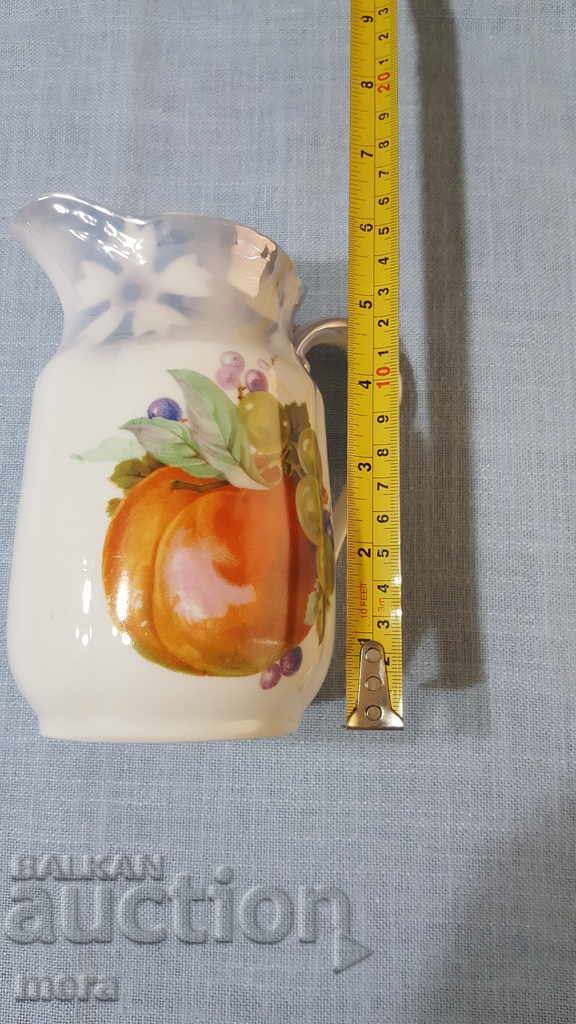 Delivery of Beautiful porcelain jug Delivery of Beautiful porcelain jug