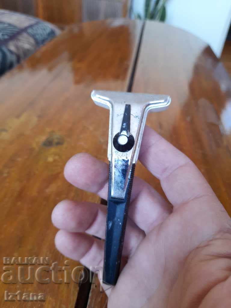 Auction Old Gillette Techmatic razor Auction Old Gillette Techmatic razor