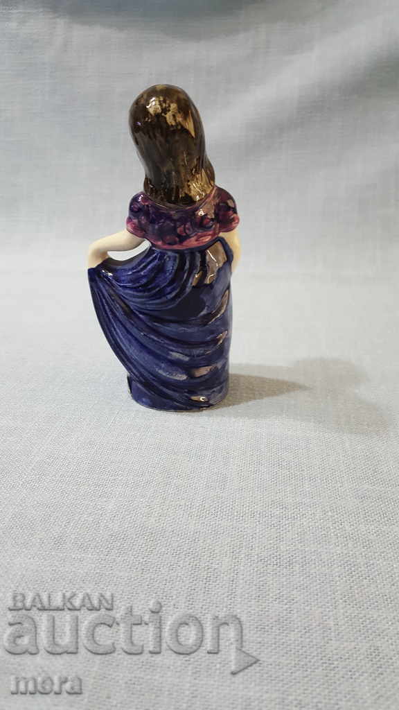 Auction Porcelain figure- Desing: B.Yohansson Auction Porcelain figure- Desing: B.Yohansson