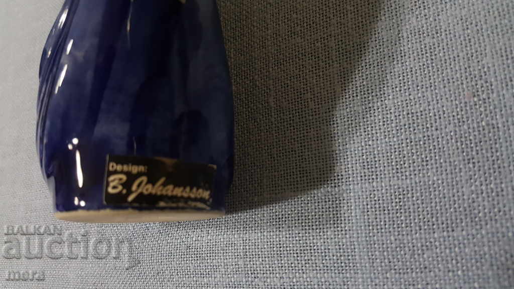 Delivery of Porcelain figure- Desing: B.Yohansson Delivery of Porcelain figure- Desing: B.Yohansson