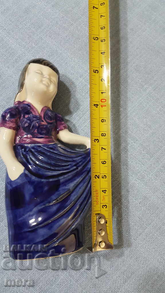 Porcelain figure- Desing: B.Yohansson - 6 Porcelain figure- Desing: B.Yohansson - 6