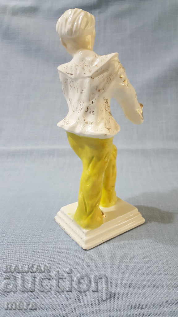 Auction  Large figure of fine porcelain