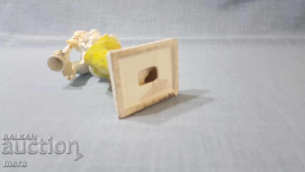 Large figure of fine porcelain - 5