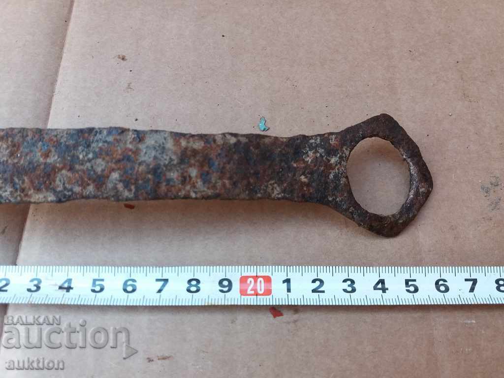 Delivery of OLD MASSIVE FORGED LOCK - CRANE