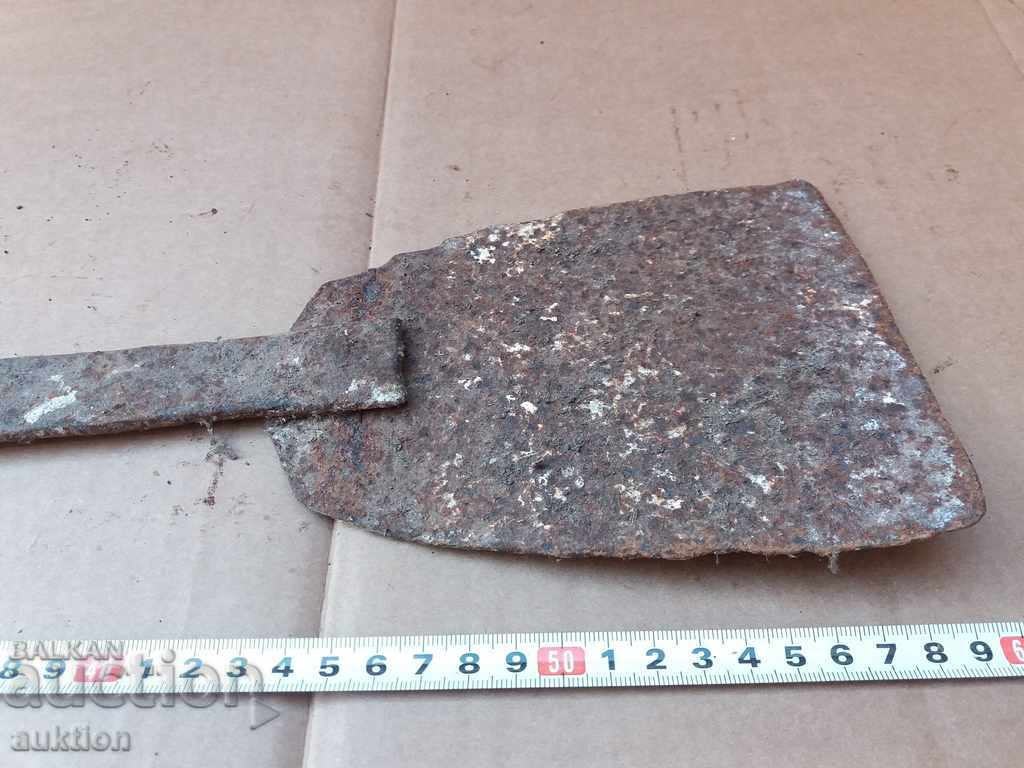 OLD MASSIVE FORGED SHOVEL, ROSE with price 4.99 BGN | € 2.55 OLD MASSIVE FORGED SHOVEL, ROSE with price 4.99 BGN | € 2.55