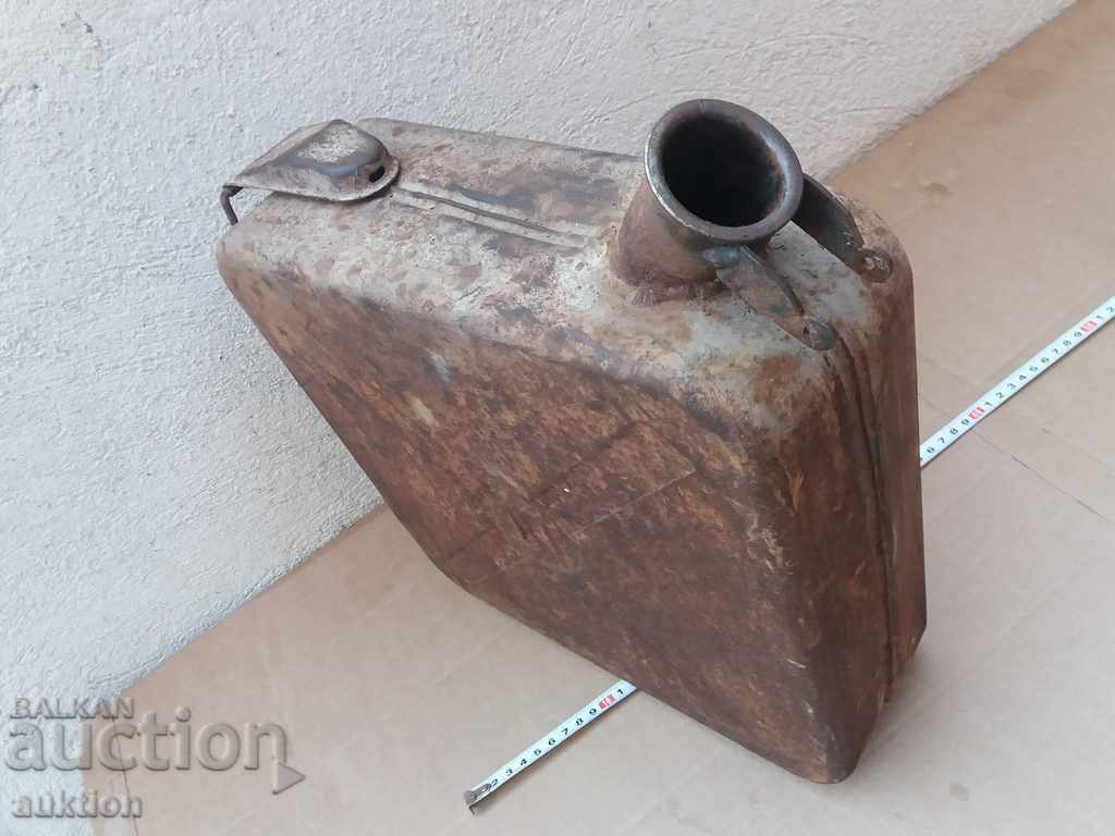 Delivery of OLD MILITARY FUEL TUBE 10 LITERS Delivery of OLD MILITARY FUEL TUBE 10 LITERS