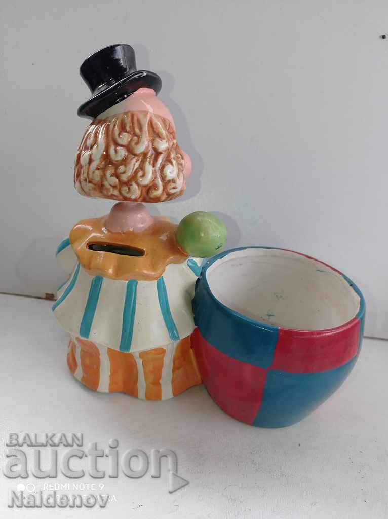 Clown porcelain piggy bank with price 10.00 BGN | € 5.11 Clown porcelain piggy bank with price 10.00 BGN | € 5.11