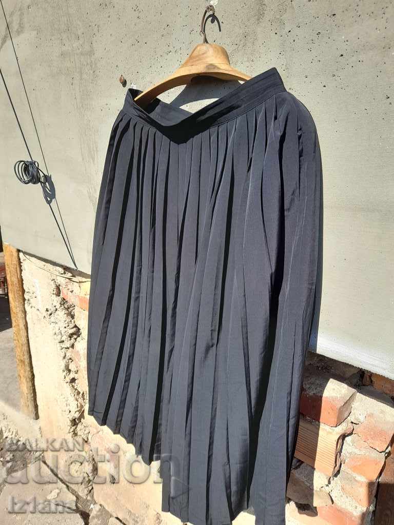 Auction Old pleated skirt Auction Old pleated skirt