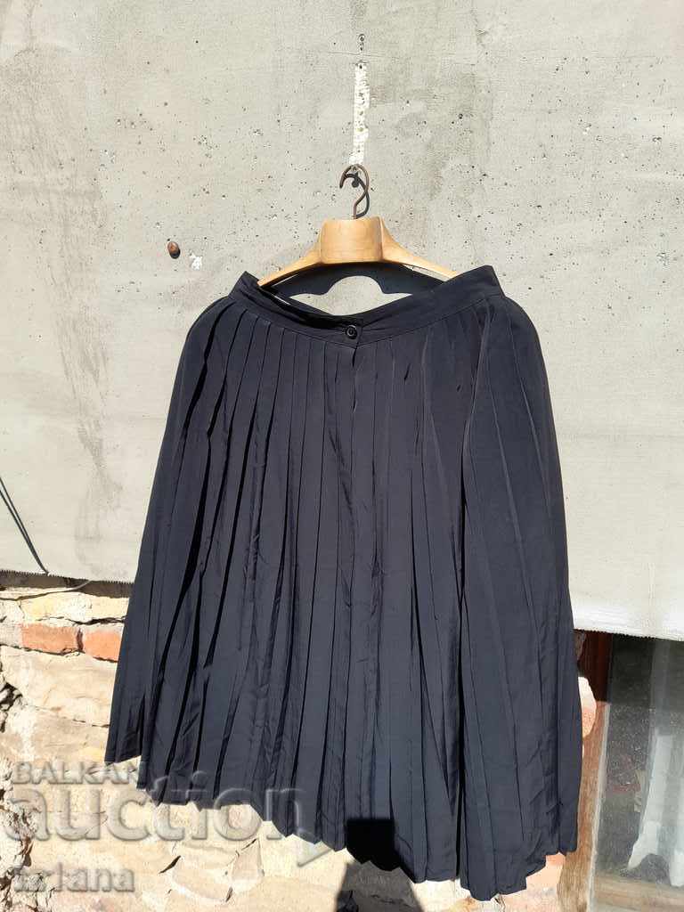 Delivery of Old pleated skirt Delivery of Old pleated skirt