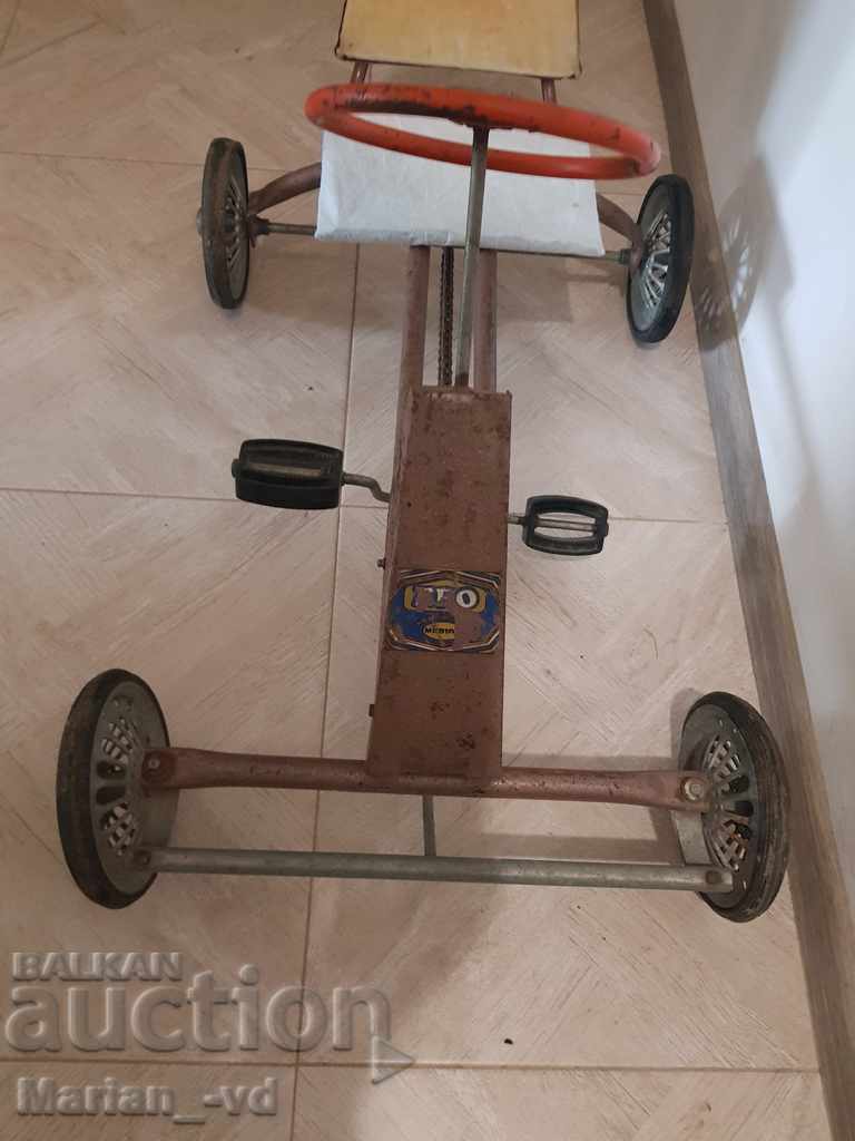 Licitație Cărucior vechi retro social cu pedale Licitație Cărucior vechi retro social cu pedale