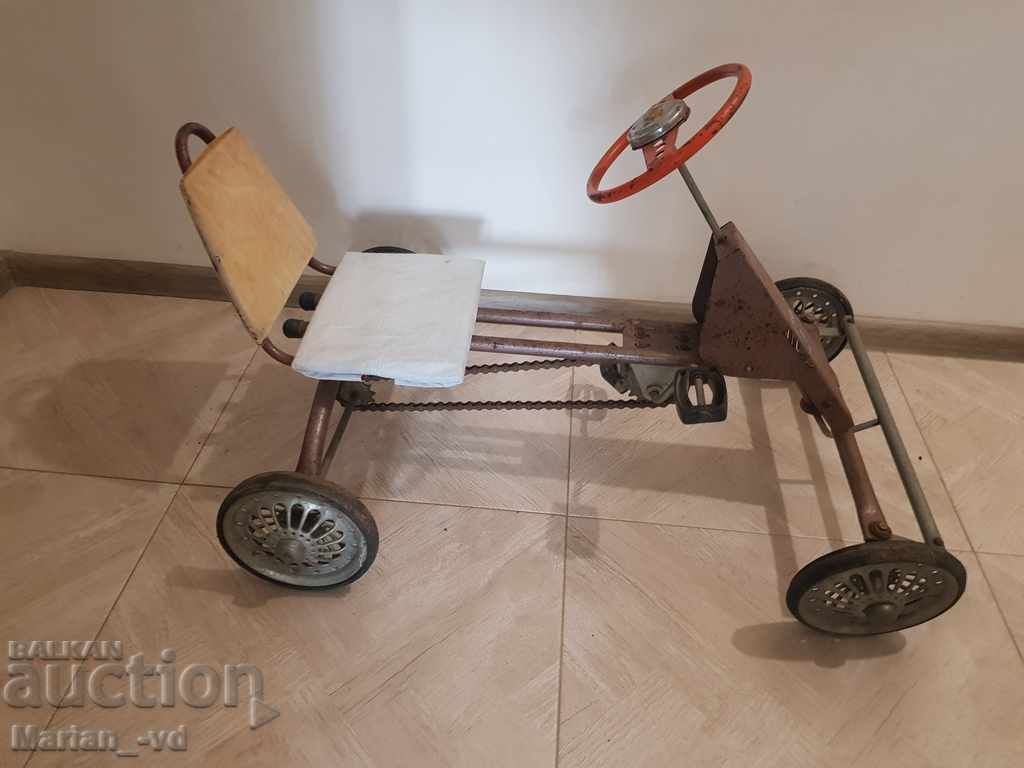 Cărucior vechi retro social cu pedale - 5 Cărucior vechi retro social cu pedale - 5