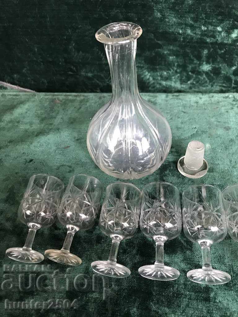 Sticlă și 6 căni pe un pahar vechi de scaun cu preț 19.95 BGN | € 10.20