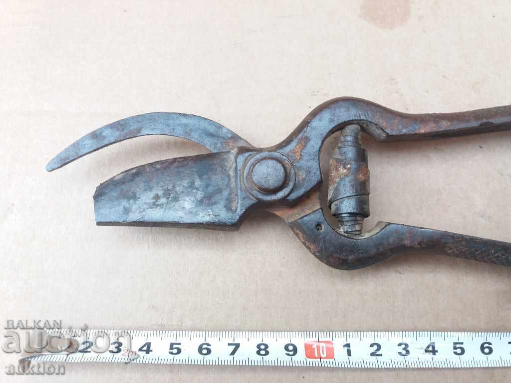 Auction OLD VINEYARD SCISSORS - WORKING, SOLID IRON Auction OLD VINEYARD SCISSORS - WORKING, SOLID IRON
