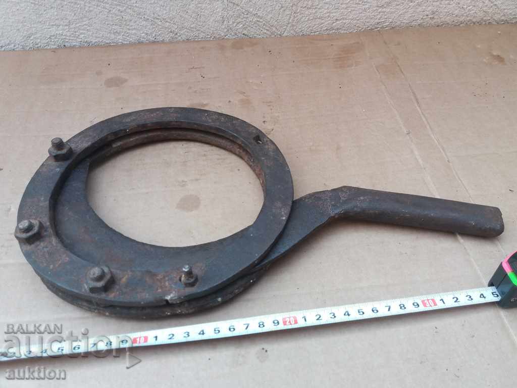 Auction OLD REVIVAL WORKING GUILOTINE Auction OLD REVIVAL WORKING GUILOTINE