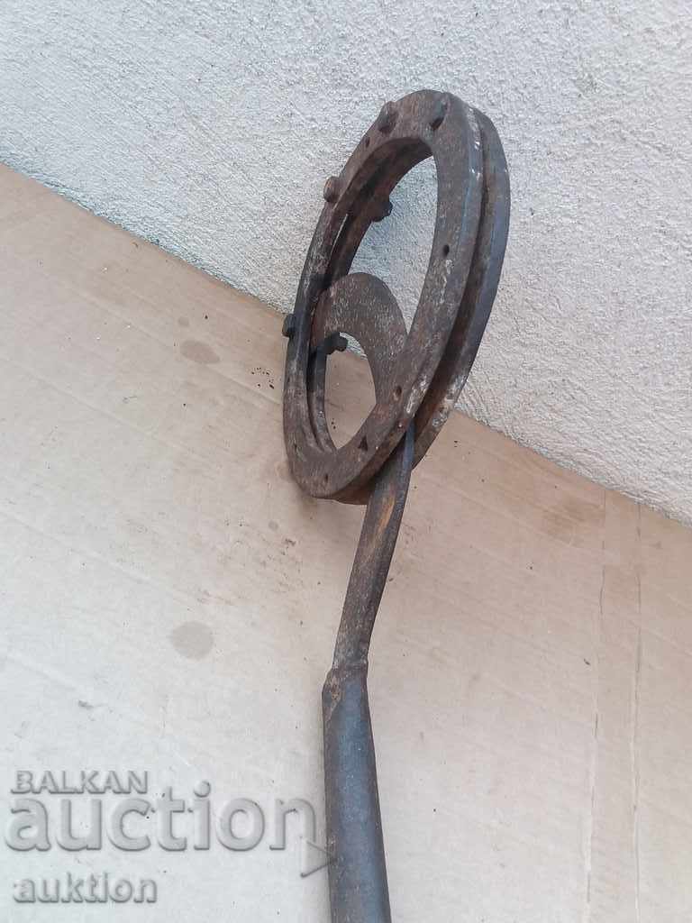 OLD REVIVAL WORKING GUILOTINE - 6 OLD REVIVAL WORKING GUILOTINE - 6