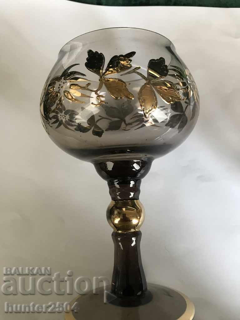 Licitație Pahar si vaza sticla veche afumata cu inaltime aurie.19cm Bg Licitație Pahar si vaza sticla veche afumata cu inaltime aurie.19cm Bg