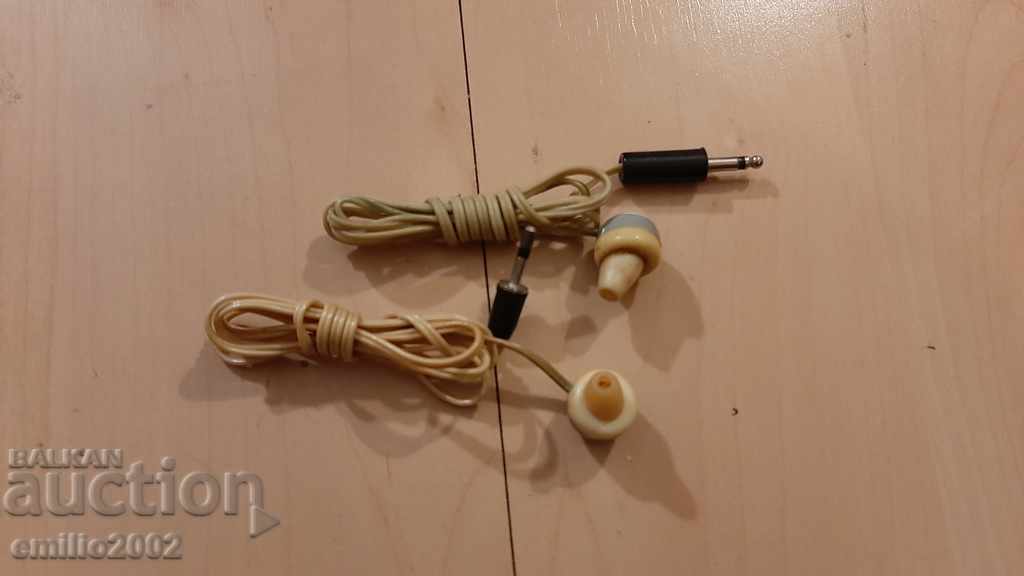 Retro transistor headphones with price 4.00 BGN | € 2.05 Retro transistor headphones with price 4.00 BGN | € 2.05