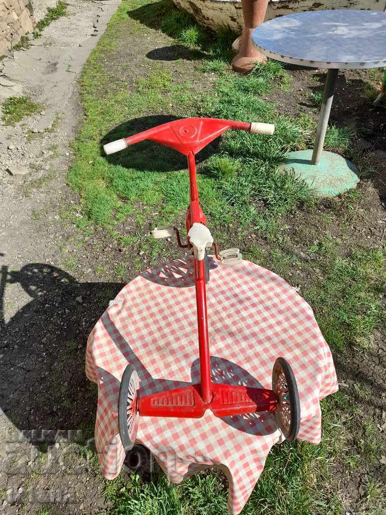 Livrarea Bicicleta veche, bicicletă tricicletă