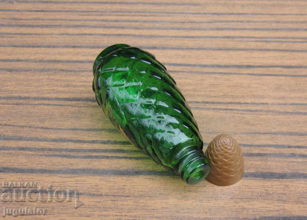 Delivery of old glass bottle perfume bottle green cone