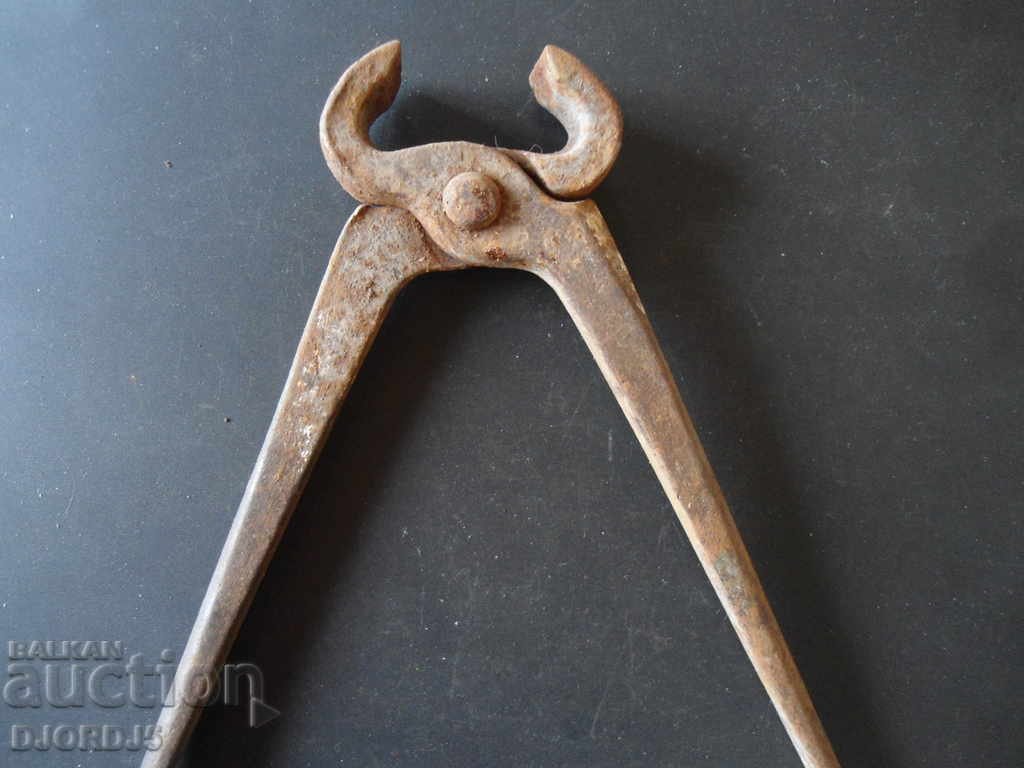 Old pliers with price 4.00 BGN | € 2.05 Old pliers with price 4.00 BGN | € 2.05