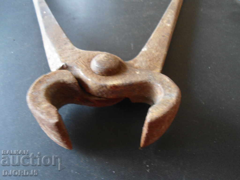 Auction Old pliers Auction Old pliers