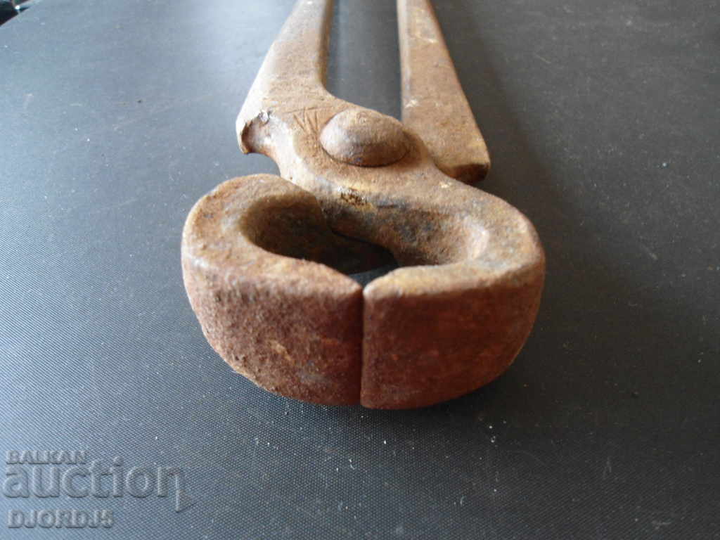 Delivery of Old pliers Delivery of Old pliers