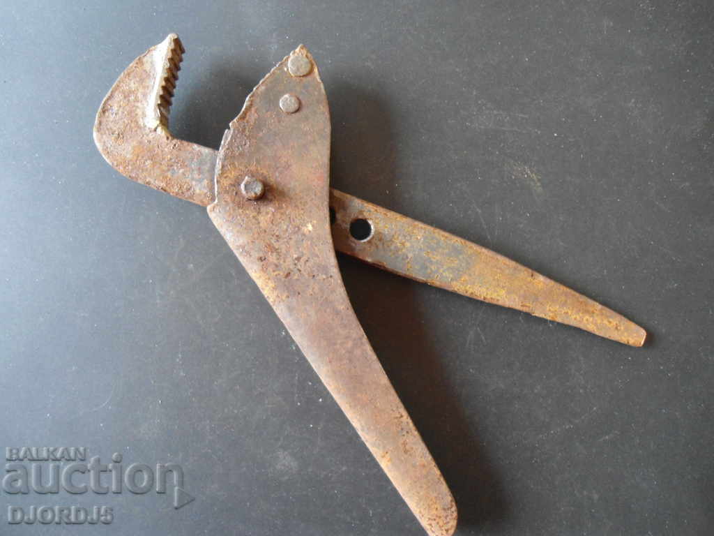 Instrument vechi, cheie cu preț 8.00 BGN | € 4.09