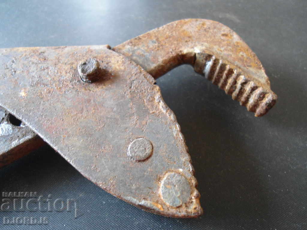 Licitație Instrument vechi, cheie