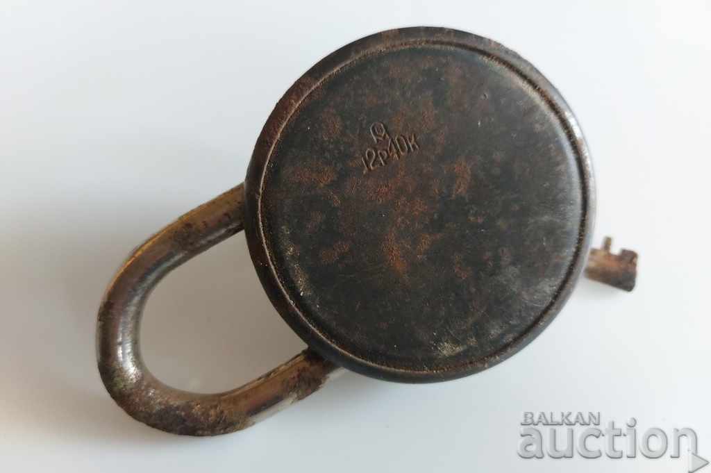 Auction  OLD LARGE AUTOMATIC LOCKED WORKING BUCKET LOCK WITH KEY