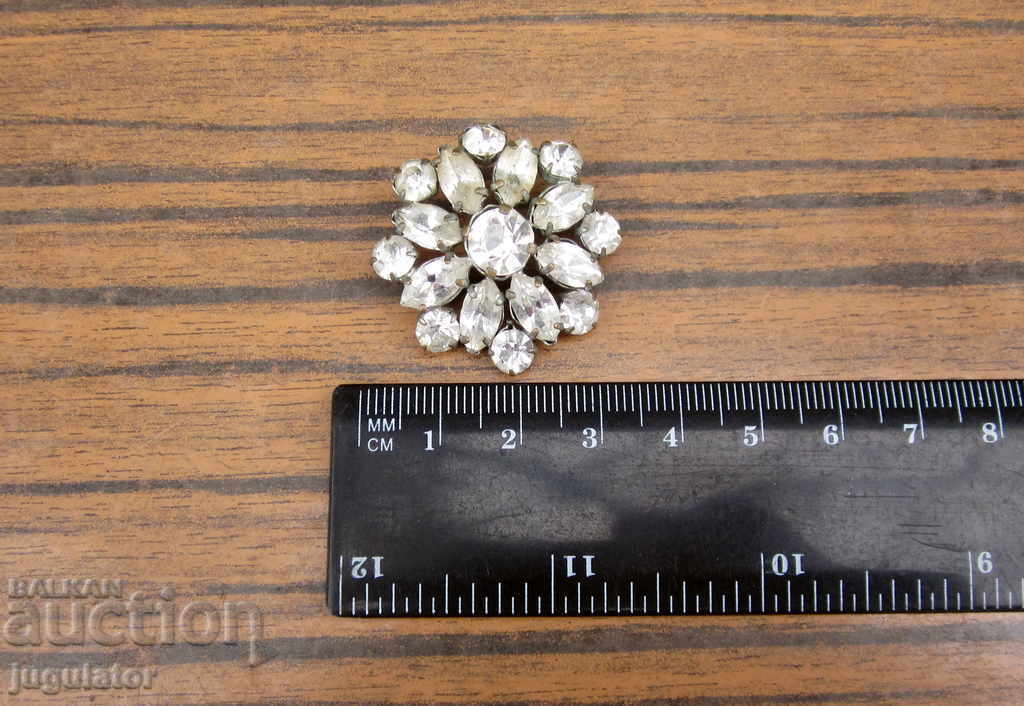 Delivery of original old brooch jewelry with stones Delivery of original old brooch jewelry with stones