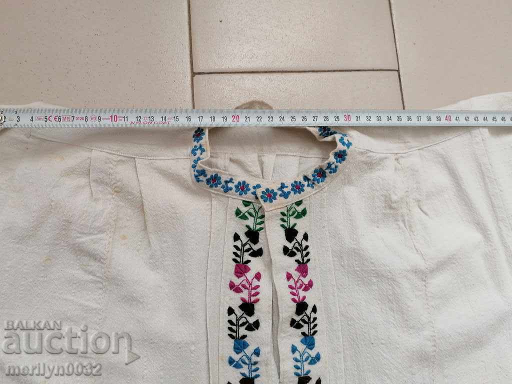 Auction Men's shirt with embroidery from the chaiz costume dress apron Auction Men's shirt with embroidery from the chaiz costume dress apron