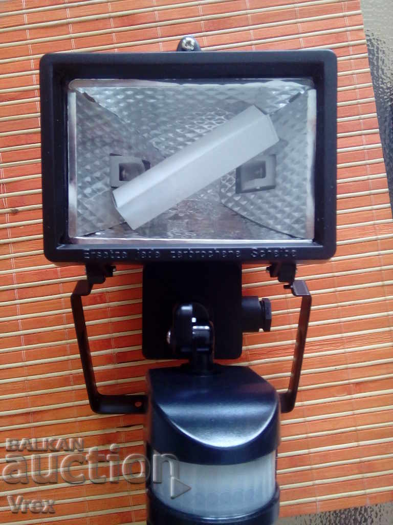 Δημοπρασία Γερμανικός προβολέας αλογόνου με αισθητήρα Δημοπρασία Γερμανικός προβολέας αλογόνου με αισθητήρα