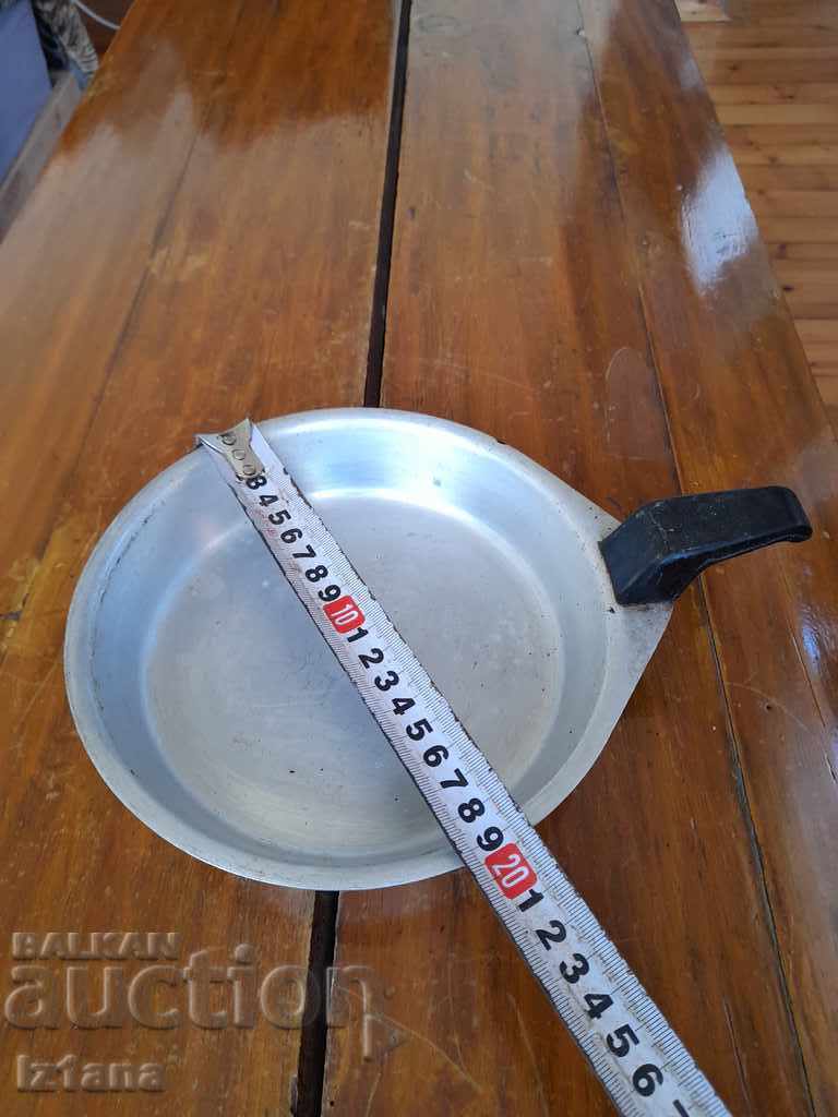 Auction Old aluminum scrambled pan, pan Auction Old aluminum scrambled pan, pan