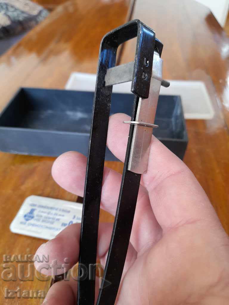 Brichetă veche cu sobă mecanică - 5 Brichetă veche cu sobă mecanică - 5