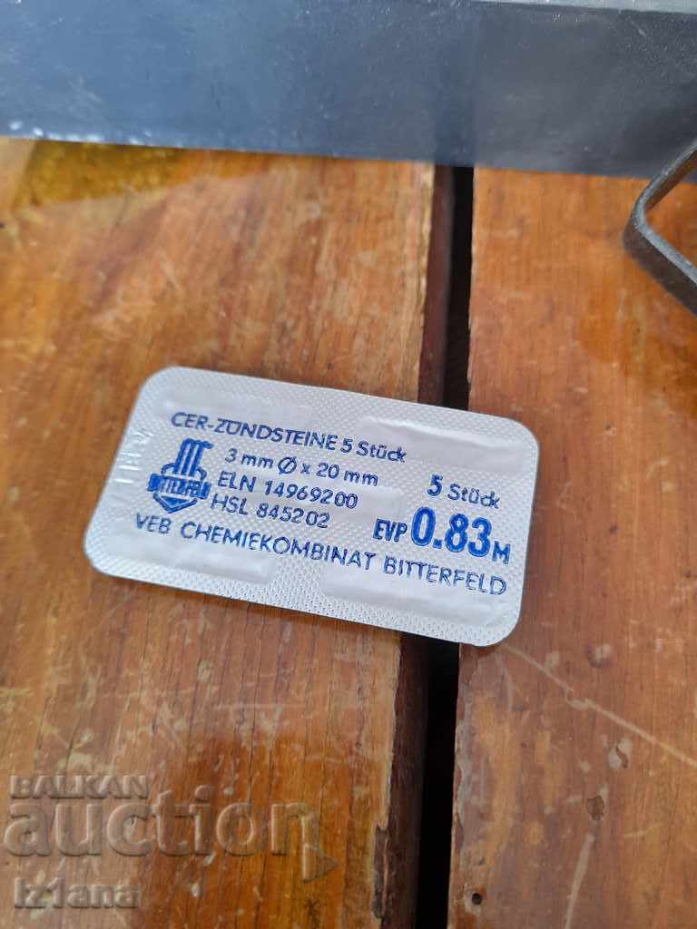 Brichetă veche cu sobă mecanică - 6 Brichetă veche cu sobă mecanică - 6