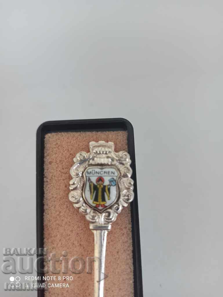 Delivery of Beautiful silver marked spoon in a Munich box Delivery of Beautiful silver marked spoon in a Munich box
