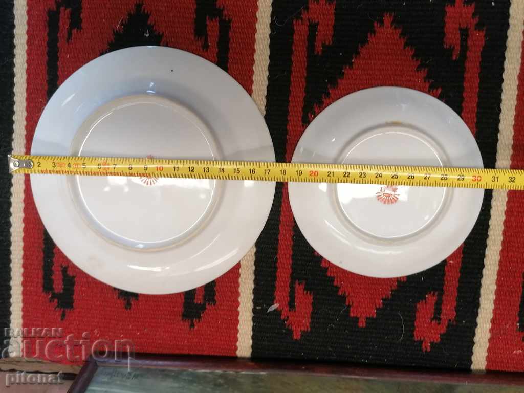 Collectible Japanese porcelain plates - 6