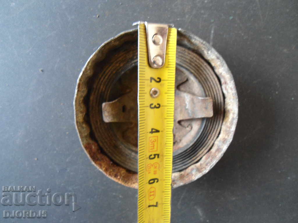 Auction  Old car cap