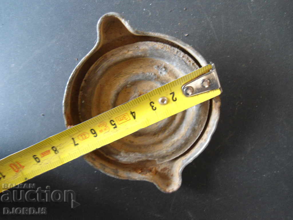 Auction  Old car cap