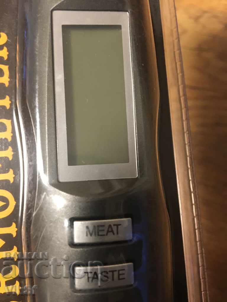 Auction Fork with digital thermometer for barbecue, grill Auction Fork with digital thermometer for barbecue, grill