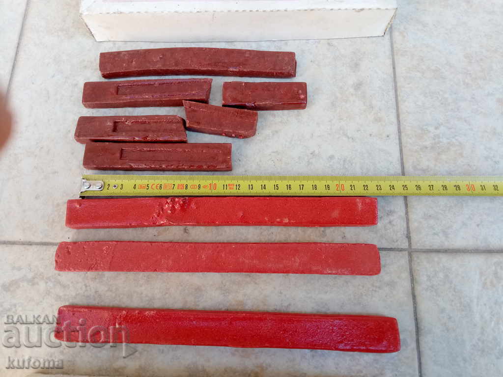 Auction Red wax Auction Red wax