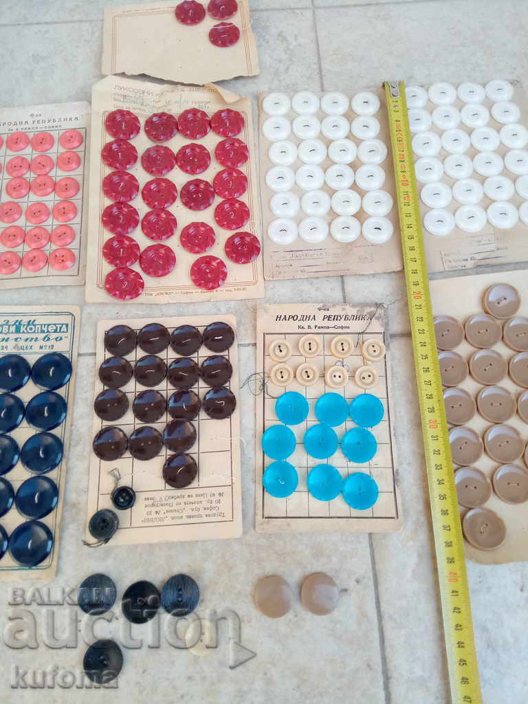 Auction  Old clothes buttons and sewing machine needles