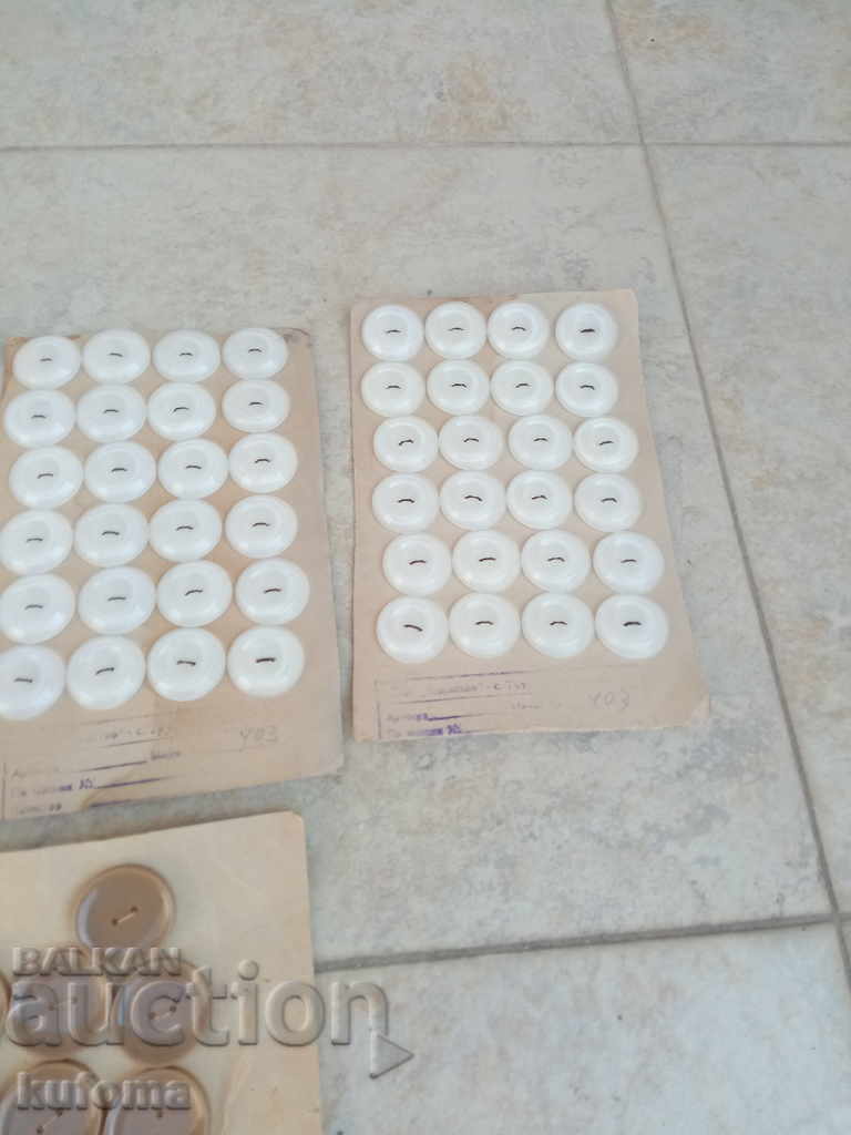 Delivery of Old clothes buttons and sewing machine needles