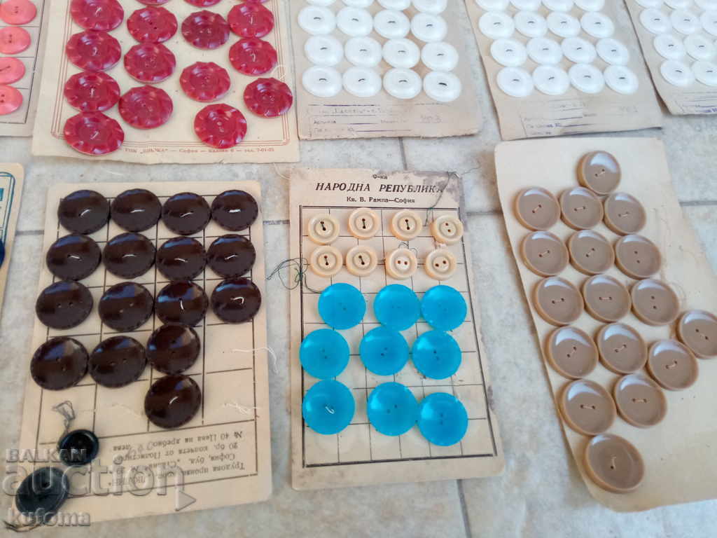 Old clothes buttons and sewing machine needles - 6