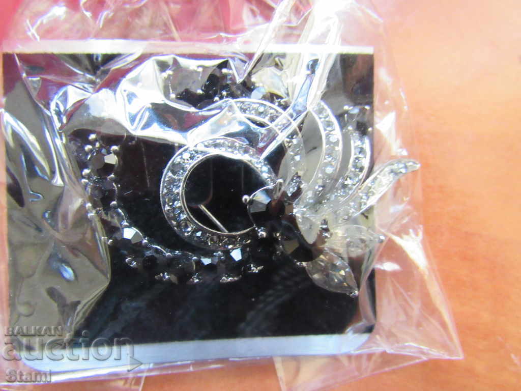 New brooch with price 13.00 BGN | € 6.65 New brooch with price 13.00 BGN | € 6.65