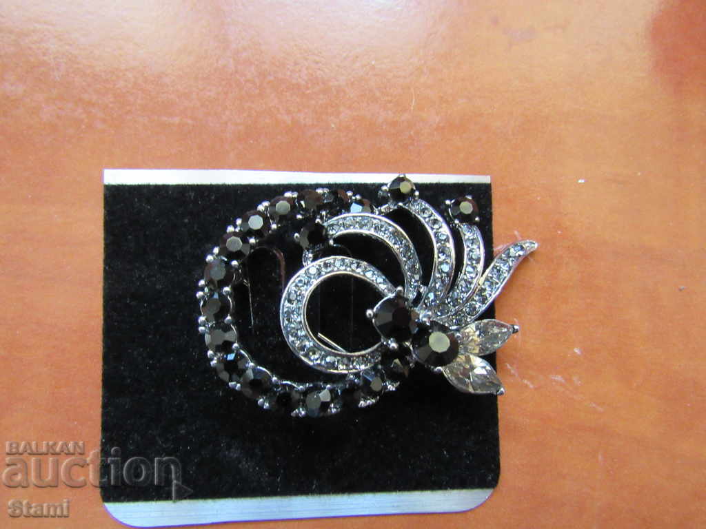 Auction New brooch Auction New brooch